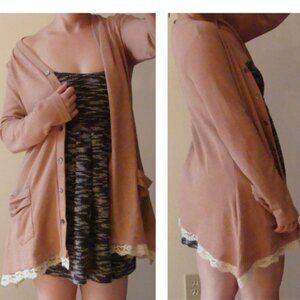 logo lori goldstein dusty rose button cardigan w lace trim drape pockets top S/M